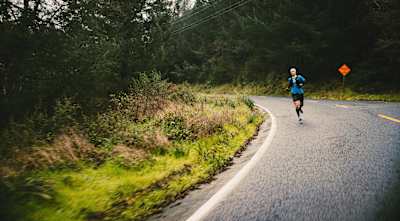 Dylan Bowman chegou antes de sua equipe ao ponto de reabastecimento no meio do caminho.