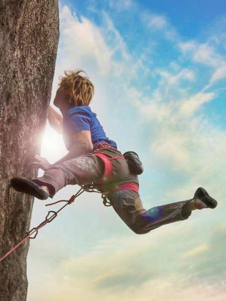 Chris Sharma realiza su primera ascensión al El Bon Combat en Barcelona, España
