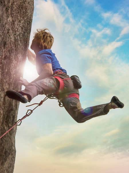 Chris Sharma realiza su primera ascensión al El Bon Combat en Barcelona, España