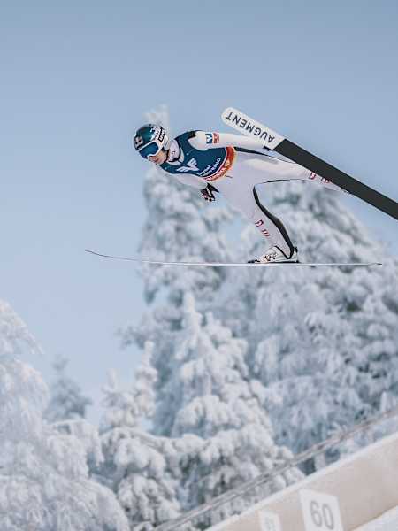 Daniel Tschofenig fliegt durch den finnischen Himmel