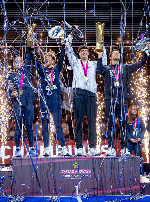 Arturo Coello, Agustin Tapia, Bea González y Claudia Fernández coronados campeones en las  Premier Padel 2025 Finals en Barcelona, España, con confeti y celebraciones de victoria.