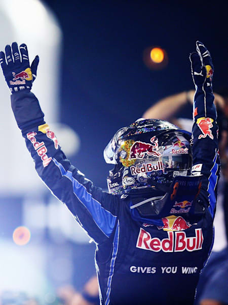Sebastian Vettel célèbre son titre de champion du monde de Formule 1 en 2010 à Abou Dhabi.