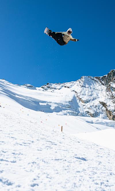 Chaeun Lee FS Air in the Halfpipe during the Red Bull Performance Camp in Saas-Fee on Sep 29, 2025.
