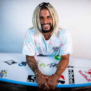 ハ*ー様 ITALO FERREIRA イタロフェレイラ サーフスケート スウェ SURF SKATEより世界チャンピオンであるイタロ・フェレイラの