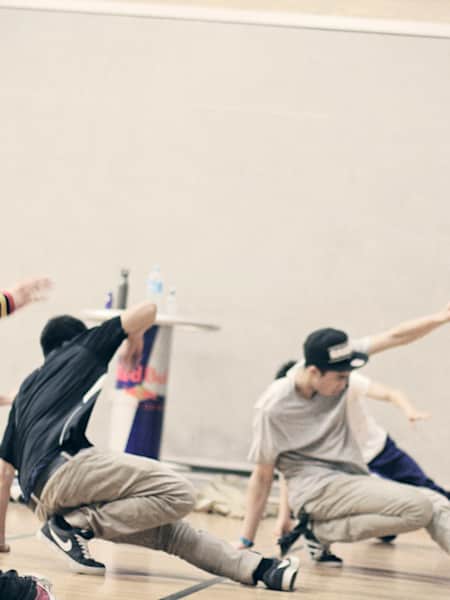 Ronnie teaches a class at Performance Workshop before the Red Bull BC One