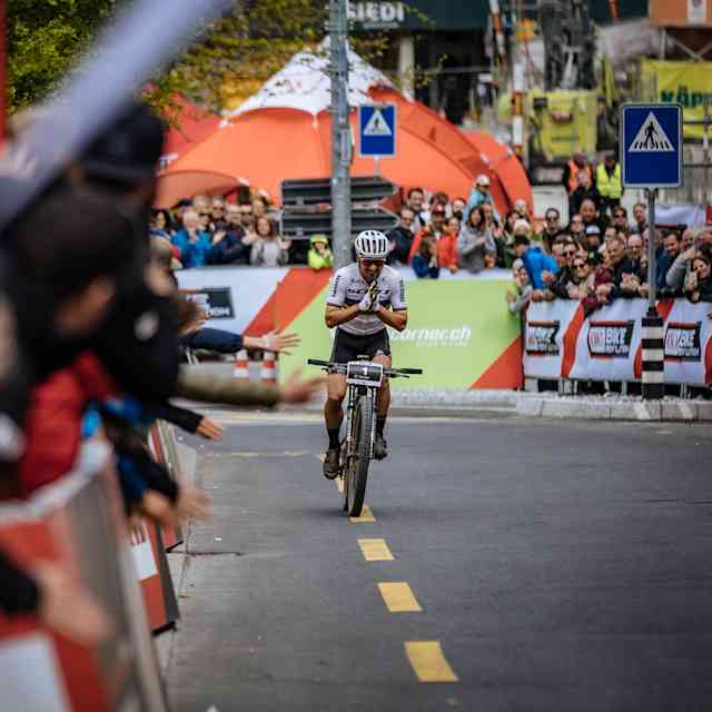 Ein Teilnehmer fährt ein Rennen bei ÖKK Bike Revolution.