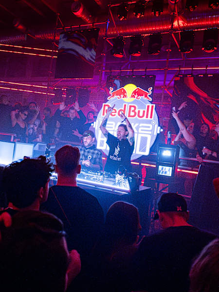 Den 27 mars 2026 spelar DJ Tennis och Axel Boman ett back-to-back set på Red Bull Back Back2Beyond i Stockholm.