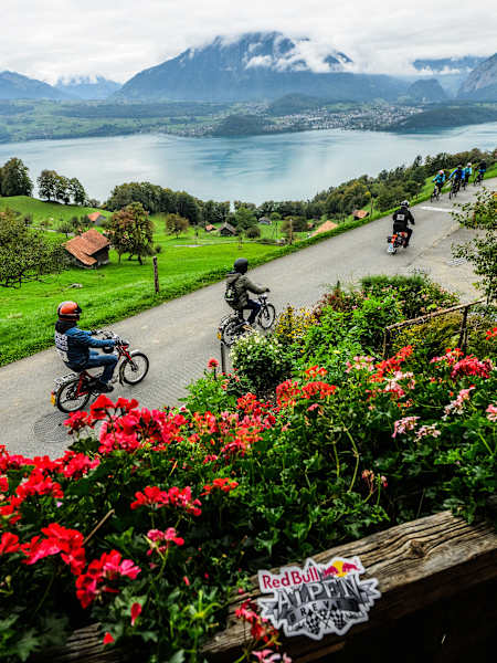 Adelboden zeigt sich von seiner besten Seite – spektakuläre Aussichten, enge Kurven und Alpencharme.