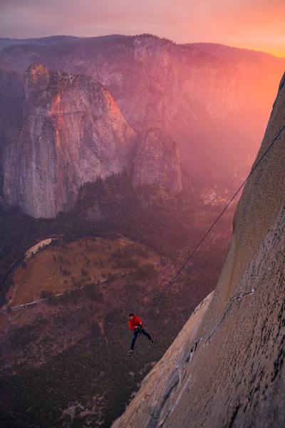 Alex Honnold durante la scalata del percorso Passage to Freedom nello Yosemite National Park.