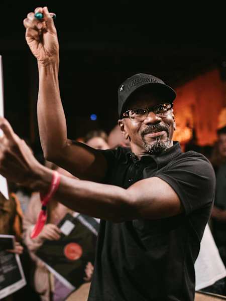 Una foto de Larry Heard, leyenda de la música house de Chicago, después de dar una lección magistral en la Red Bull Music Academy de Moscú, Rusia, en 2018.