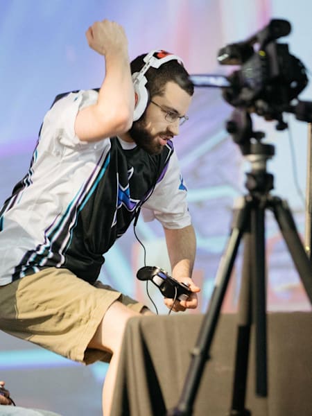 A photo of Samuel ‘Dabuz’ Buzby competing on-stage.