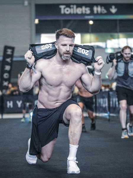 Todd Liubinskas works through lunges at HYROX Sydney.
