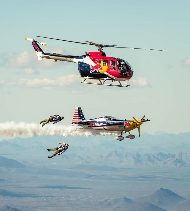 Red Bull Air Force】空のエキスパートたちの超絶フライト 5選
