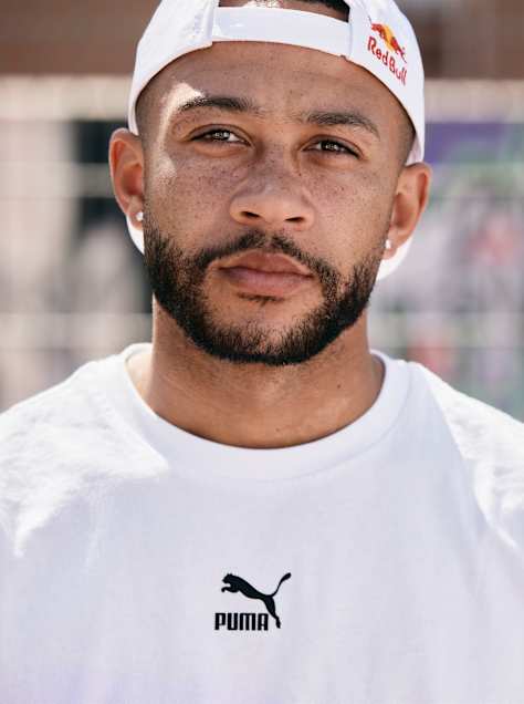 Memphis Depay, 2022 yılında İspanya'nın Barselona kentinde düzenlenen Red Bull Street Rhythm etkinliğinde.