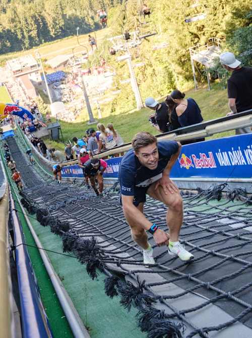 Vítěz mužských běhů Erik Ressel v Red Bull 400 v Liberci 2026 
