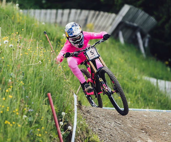 Tahnée Seagrave's Run Reaction: DH World Cup vlog - Ep1