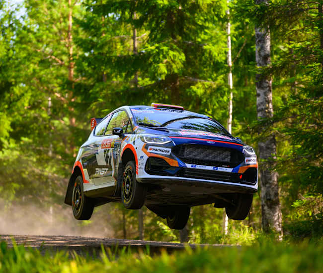Gil Membrado describe como “una película” su primera victoria en Junior WRC en Finlandia