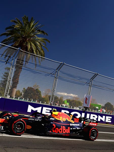 Max Verstappen drives on the Albert Park Circuit at the 2018 Australian GP