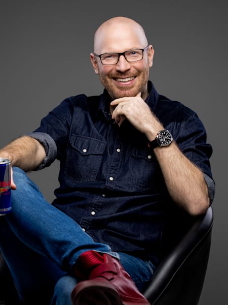 Števo Eisele na focení pro podcast Formuloviny pro RedBull.sk.