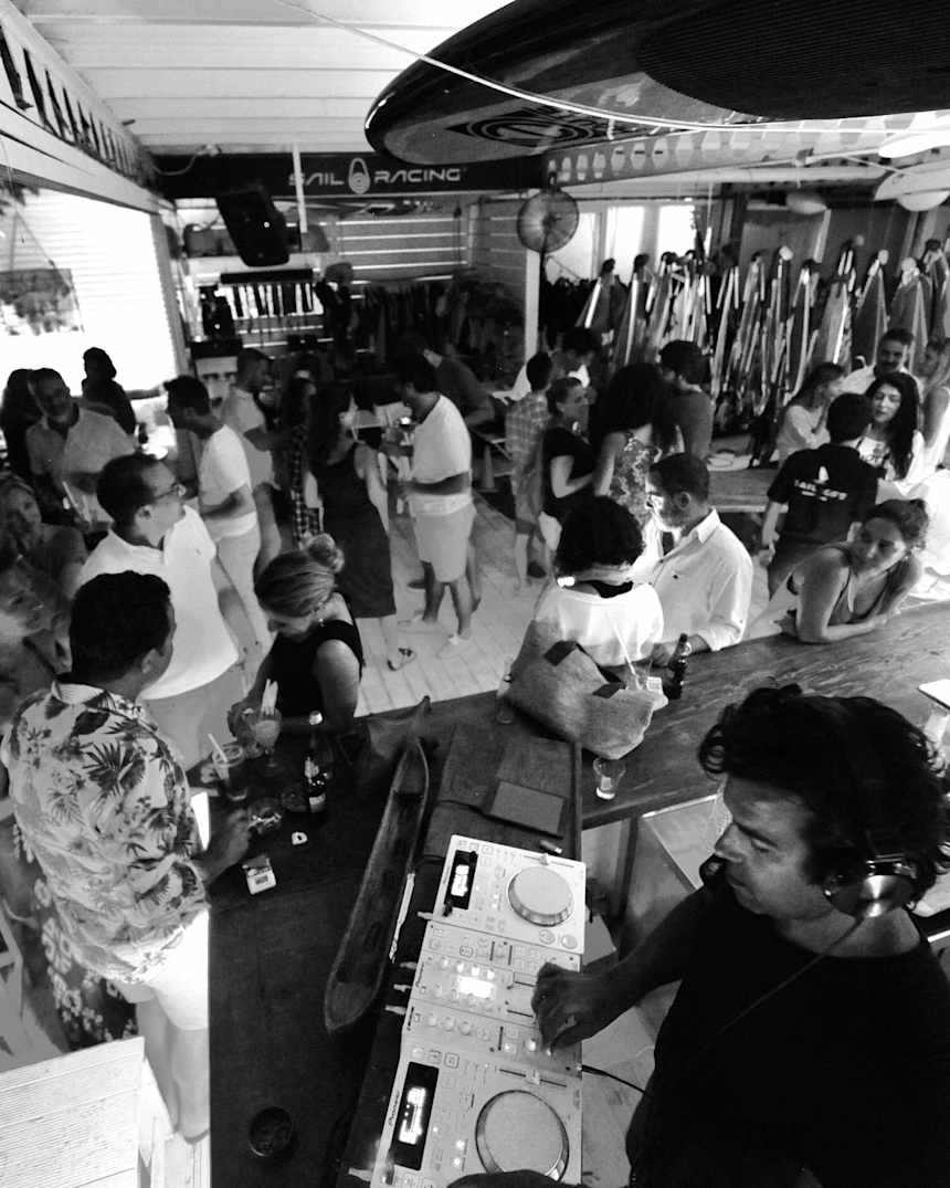 Bodrum Gungogan Daki Sail Loft Surf Bar I Kesfedin