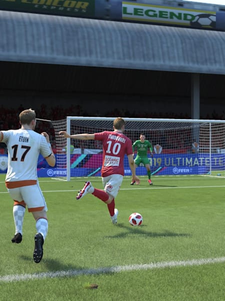 Una imagen de Gaëtan Charbonnier en FIFA 19.