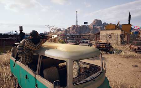 Nos escondemos en un viejo autobús. En PUBG, siempre debes buscar cobertura.