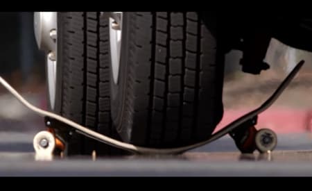 Skateboard-Deck im Härtetest.