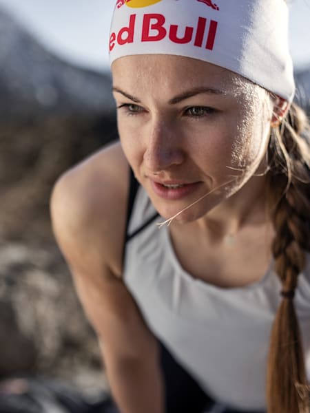 Foto-Porträt von Telemark-Skifahrerin Johanna in Oberstdorf.