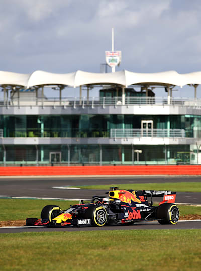 Max Verstappen au volant de sa RB16 sur le circuit de Silverstone avant le Grand Prix de Grande-Bretagne de F1 2020.