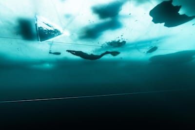 Arthur Guérin-Boëri pendant son record d'apnée à 175m sous la glace.