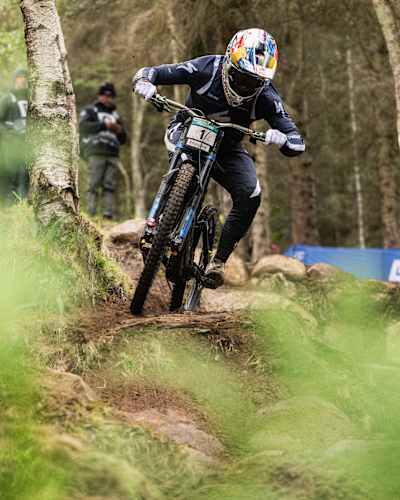 Loïc Bruni performs at the UCI DH World Championships in Fort William, Scotland on August 5, 2023