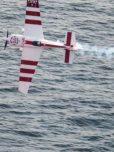 【Redbull Air Race Chiba 2015】AVIREX MA-1 nicolas-ivanoff-qualifies-first