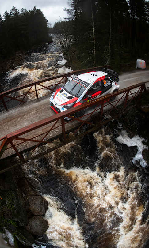 Le pilote finlandais Kalle Rovanpera et son copilote Jonne Halttunen du team Toyota Gazoo Racing WRT roule pendant le 4ème jour du Rallye de Suède, manche du championnat WRC 2020.