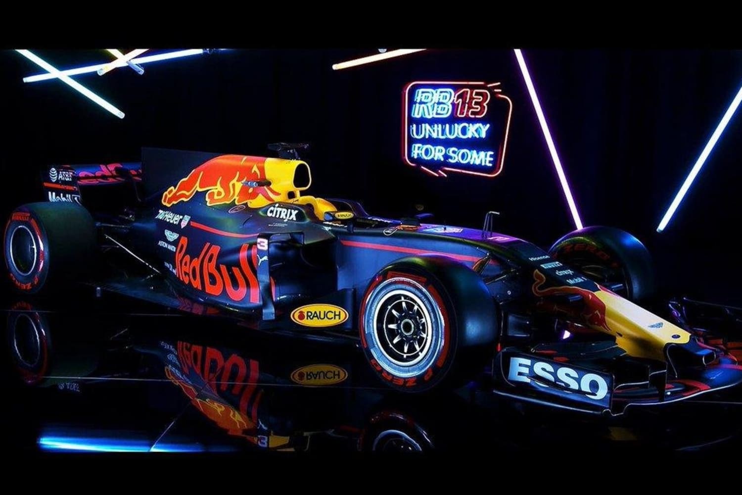 RB13 >> Präsentation des Boliden von RB Racing 2017!