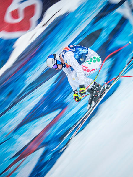 Dominik Paris stürzt sich die Streif hinunter.