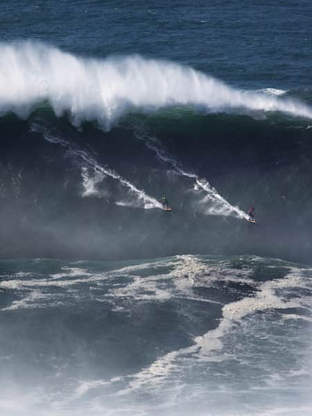 Big wave surfing - Wikipedia