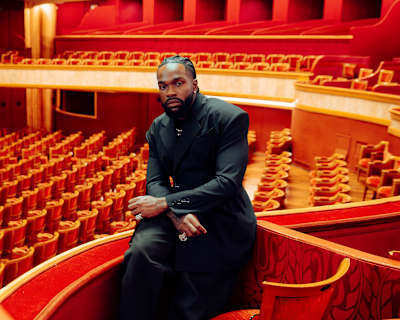 Le chanteur Tayc vous attend au Théâtre des Champs Elysées pour le Red Bull Symphonic.
