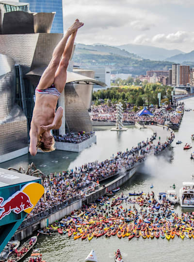 Gary Hunt salta em Bilbao, na Espanha, em 2015