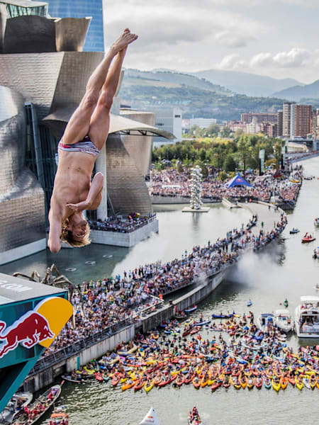 Gary Hunt dives in Bilbao, Spain, in 2015