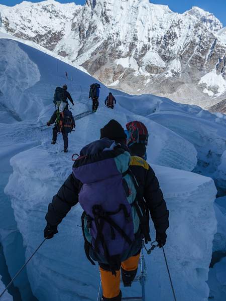 Crevasse brug in de Mount Everest