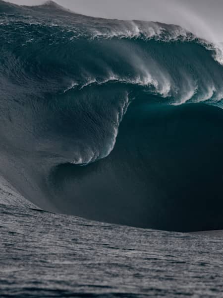 The biggest wave in the world This is The Right WA