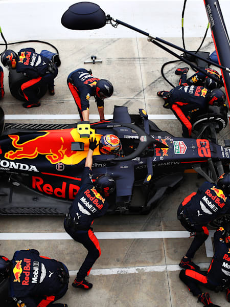 El equipo Red Bull Racing realizó regularmente paradas en boxes de menos de dos segundos.