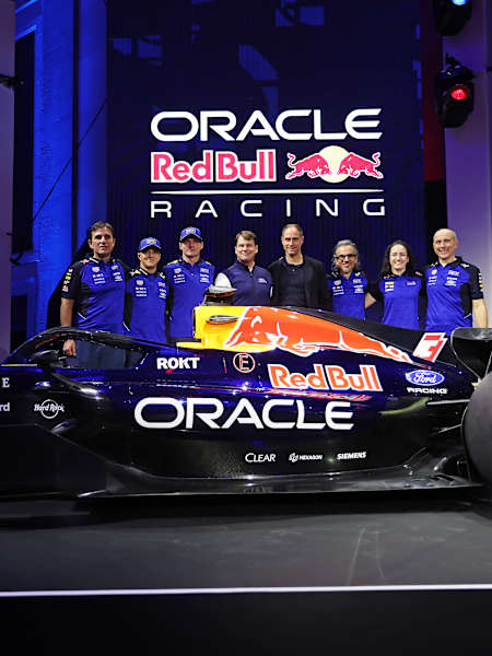 Il team Oracle Red Bull Racing con la nuova livrea