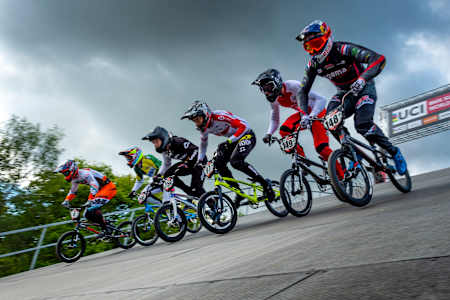 Twan van Gendt prend le départ de la Coupe du monde UCI de BMX Race à Papendal, Arnhem, au Pays-Bas, le 12 mai 2019.