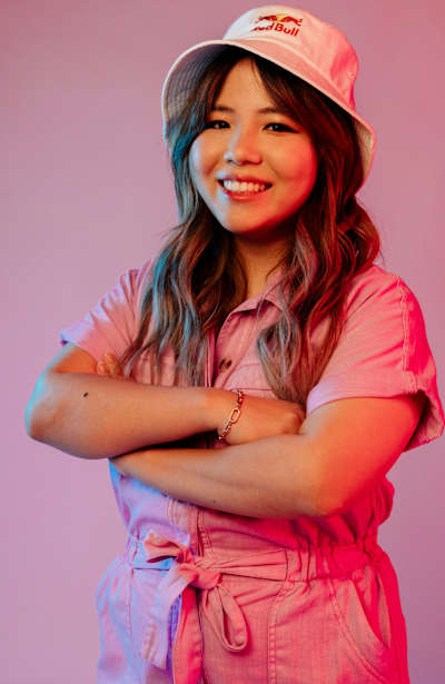 Tiffae pose pour un portait au siège de Red Bull, à Santa Monica en 2023. 