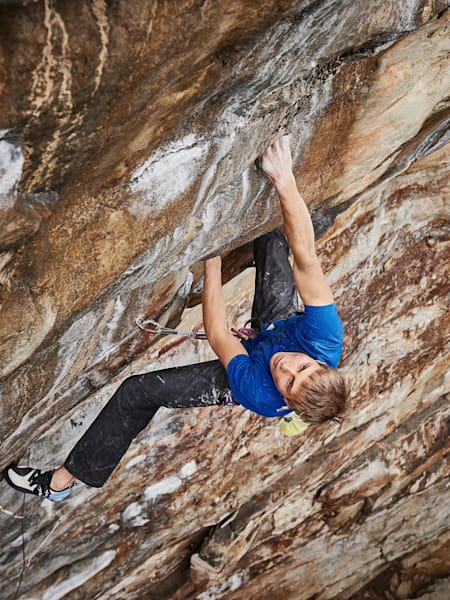 Alex Megos klettert mit perfekter Technik