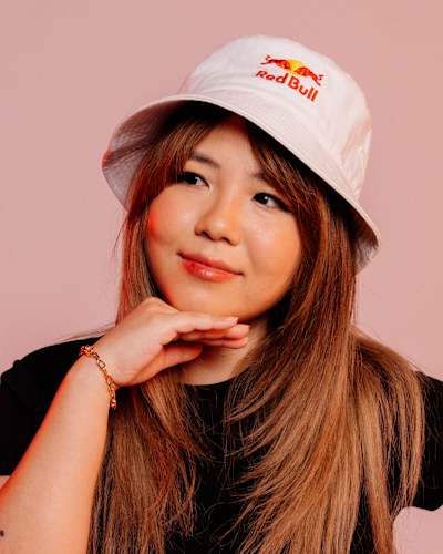 Expert VALORANT player and star content creator, American Tiffany 'Tiffae' Hsu is also a competitor and a coach.