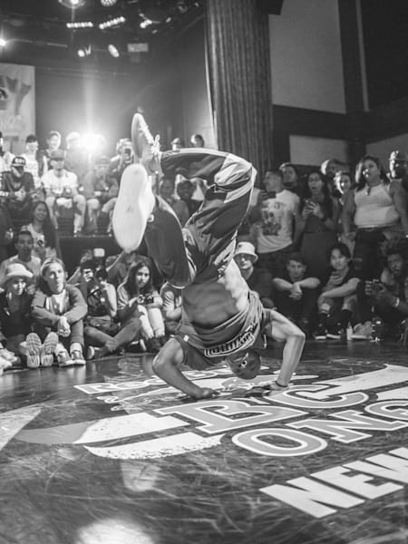 Teilnehmer performen bei "The Red Bull BC One New York Cypher beim 40. Jubiläum der Rock Steady Crew in New York, USA 2017.