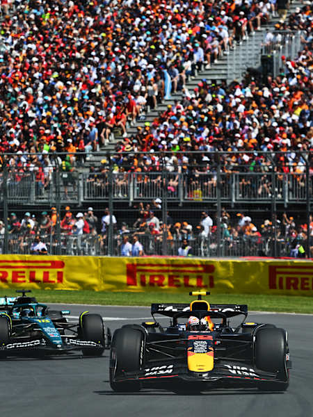 Yuki Tsunoda vodi Lancea Strolla na stazi tijekom F1 Velike nagrade Kanade na stazi Circuit Gilles-Villeneuve 15. lipnja 2025. u Montrealu, Quebec.