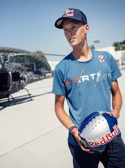 Paul Verbnjak macht sich im Red Bull Hangar-7 in Salzburg bereit